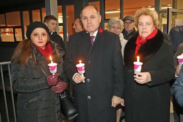 Manuela Horvath (Leiterin der Romapastoral der Diözese Eisenstadt), Nationalratspräsident Mag. Wolfgang Sobotka und Landtagspräsidentin Verena Dunst (v.l.).