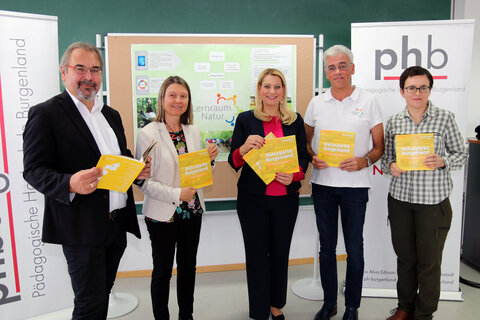 Landesrätin Winkler präsentierte die neue Broschüre der Naturparke Burgenland für Schulen und Kindergärten