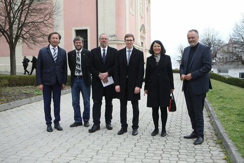 Bürgermeister Mag. Kurt Maczek, Orgelbauer Johannes Adler, Orgelbaumeister Dirk Eule, Organist Peter Tiefengraber, Obfrau des Kirchenmusikvereins Andrea Gottweis, MBA und Landeshauptmann Hans Peter Doskozil.