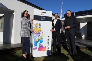 Landeshauptmann Mag. Hans Peter Doskozil (r), Landeshauptmann-Stellvertreterin Mag.a Astrid Eisenkopf (l) und Energie Burgenland Vorstandvorsitzender Dr. Stephan Sharma (Mitte).