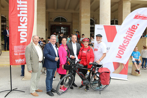 Johann Grillenberger, Bgm. Gerhard Zapfel, Vorstände Volkshilfe Burgenland, VS-Direktorin Charlotte Toth-Kanyak, Soziallandesrat Dr. Leonhard Schneemann, Volkshilfe Präsidentin LTPräs.in Verena Dunst, Volkshilfe-Direktor Erich Fenninger