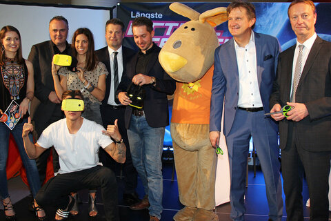 Die längste Virtual Reality Wasserrutsche der Welt in der Sonnentherme Lutzmannsburg wurde von WiBuG Geschäftsführer Mag. Harald Zagiczek, Landeshauptmann Hans Peter Doskozil, Geschäftsführer Mag. Werner Cerutti sowie Landeshauptmann-Stv. Johann Tschürtz offiziell ihrer Bestimmung übergeben (v.l.).