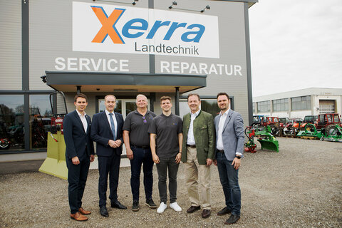 Rudersdorfs Geschäftsführender Bürgermeister DI David Venus, BSc, Landesrat Dr. Leonhard Schneemann, Robert und Nico Binder, Landwirtschaftskammer Burgenland-Präsident, Nationalrat DI Nikolaus Berlakovich und Vizebürgermeister Stefan Fuchs (v.l.).
