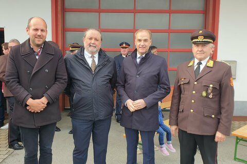 Vizebürgermeister Daniel Karacsonyi, Bezirkshauptmann Peter Bubik, Landesrat Leonhard Schneemann und Wolfgang Kinelly (v.l.).