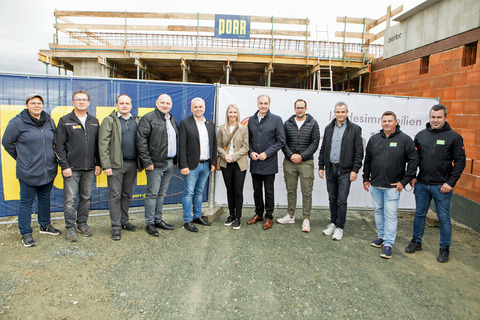 Landesrat Dr. Leonhard Schneemann bedankte sich bei allen teilnehmenden Baufirmen, deren Mitarbeiterinnen und Mitarbeitern sowie den Gemeinderätinnen und Gemeinderäten.