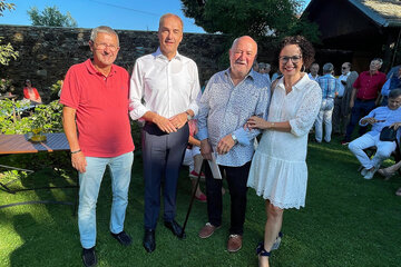 Unterrabnitz zum 52. Mal Treffpunkt internationaler Künstler: Landesrat Dr. Leonhard Schneemann eröffnete die Vernissage der diesjährigen Arbeiten