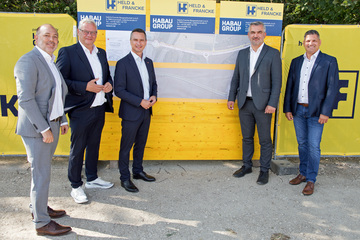 Abteilungsvorstand Baudirektor DI (FH) Wolfgang Heckenast von der Abteilung 5 - Baudirektion, Land Burgenland, Landtagsabgeordneter Eisenstadts Bürgermeister Mag. Thomas Steiner, 1. Landtagspräsident Robert Hergovich, Verkehrslandesrat Mag. Heinrich Dorner und Trausdorfs Bürgermeister Andreas Rotpuller (v.l.) präsentierten das Bauvorhaben.