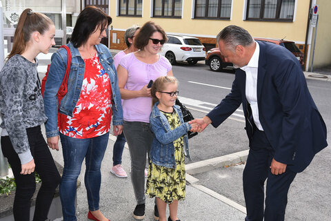 Landeshauptmann Hans Peter Doskozil begrüßte auch die jüngsten SieggrabenerInnen.