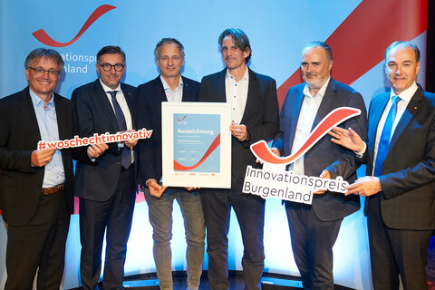 (v.l.n.r): Mag. Michael Gerbavsits (Geschäftsführer Wirtschaftsagentur Burgenland GmbH), Dr. Harald Schermann (Direktor Wirtschaftskammer Burgenland), Mag. (FH) Christian Preiml und Mag. (FH) Jürgen Bauer (Geschäftsführer AIRXBIG Projektentwicklungs GmbH), Landeshauptmann Mag. Hans Peter Doskozil, Landesrat Dr. Leonhard Schneemann