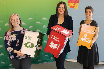 Ing. Sarah R. Schöller, Plattform Nachhaltig im Burgenland, Angela Deutsch, BSc, Nachhaltigkeitskoordinatorin Land Burgenland, Landeshauptmann-Stv.in Astrid Eisenkopf und Dr. Josefine Kuhlmann, FH Burgenland