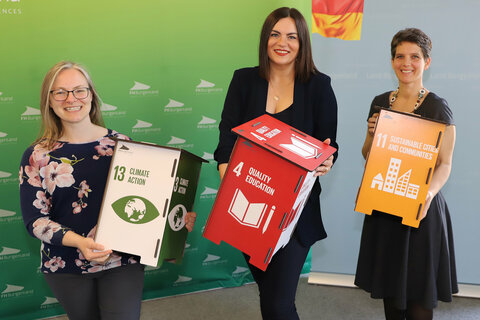 Ing. Sarah R. Schöller, Plattform Nachhaltig im Burgenland, Angela Deutsch, BSc, Nachhaltigkeitskoordinatorin Land Burgenland, Landeshauptmann-Stv.in Astrid Eisenkopf und Dr. Josefine Kuhlmann, FH Burgenland