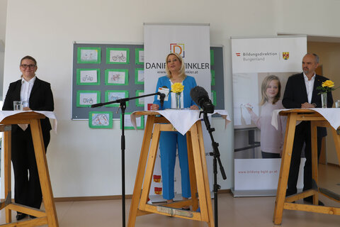 Schulärztin Dr.in Nicole Moritz, Bildungslandesrätin Mag.a (FH) Daniela Winkler und Bildungsdirektor Mag. Heinz Josef Zitz bei der Pressekonferenz anlässlich des Re-Starts der Pflichtschulen im Burgenland.