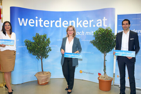 Klimaschutzministerin Leonore Gewessler, Landeshauptmann-Stellvertreterin Astrid Eisenkopf und Stephan Sharma, Vorsitzender des Vorstands Energie Burgenland, wollen mit der Zukunftsplattform weiterdenker.at die Vorreiterrolle des Burgenlandes im Bereich Erneuerbare Energie in den kommenden Jahren weiter ausbauen.