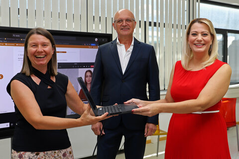 Landesrätin Mag.a (FH) Daniela Winkler, Schulqualitätsmanager HR Erwin Deutsch, MSc MAS, von der Bildungsdirektion Burgenland und die Rektorin der Pädagogischen Hochschule Burgenland, Mag.a Dr.in Sabine Weisz.