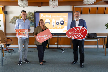 Landesrat Heinrich Dorner präsentiert die Kampagne Rücksicht macht mehr Radfreude für ein sicheres Miteinander im Verkehr