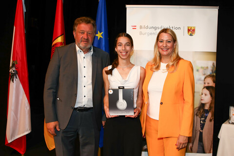 Bildungslandesrätin Daniela Winkler und Bildungsdirektor Alfred Lehner mit Tanja Biocanin vom BG, BRG und BORG Eisenstadt