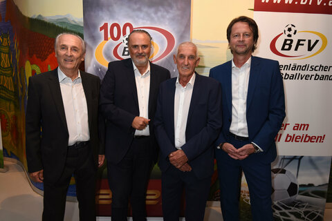 (v.l.n.r.) Fußballlegende Thomas Parits, Landeshauptmann Hans Peter Doskozil, BFV-Präsident Günter Benkö, ÖFB-Sportdirektor Peter Schöttl feierten mit dem BFV dessen 100-jähriges Bestandsjubiläum.