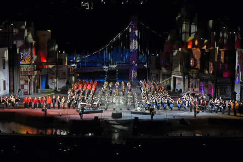 Rund 800 Musikerinnen und Musiker standen beim „Feuerwerk der Blasmusik“ unter der Leitung von Landeskapellmeister Johann Kausz auf der Seebühne Mörbisch.