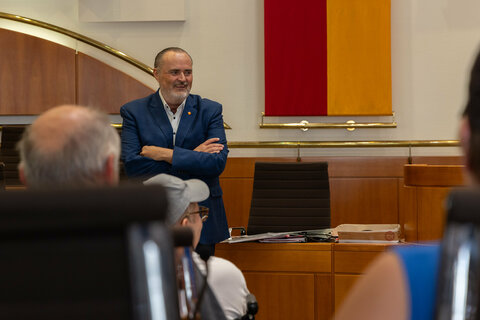Eine Gruppe von Klientinnen und Klienten von „Rettet das Kind“ aus der Förderwerkstätte Großpetersdorf besuchte kürzlich den Burgenländischen Landtag und wurde von Landeshauptmann Hans Peter Doskozil begrüßt.