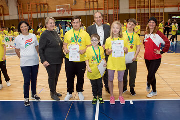 Landesrat Dr. Leonhard Schneemann gratulierte den Schüler*innen zu ihren Leistungen bei den Schoool Games.
