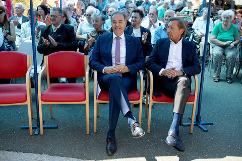 Landesrat Leonhard Schneemann und 3. Landtagspräsident, Pinkafelds Bürgermeister Kurt Maczek (v.l.) bei der Heiligen Messe im Zuge der 170-Jahres-Feier.