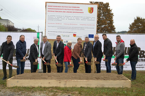 Amtsleiter Patrick Fuchs, BA MA, Vizebürgermeister Günter Laschet, Bezirkshauptmann WHR DDr. Hermann Prem, WHR DI Josef Wagner, Infrastrukturlandesrat Mag. Heinrich Dorner, Monika Kloiber, Bürgermeisterin Andrea Reichl, DI Gerald Mikovits, WHR DI Wolfgang Wukovits, Bertram Schuller, GV Thomas Fröhlich, GR Helmut Pfingstl