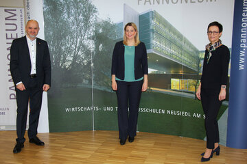 Ab Herbst 2021 bietet die Wirtschafts- und Tourismusschule Pannoneum in Neusiedl/See einen neuen Schulzweig an. Bildungslandesrätin Mag.a (FH) Daniela Winkler, Bildungsdirektor Mag. Heinz Josef Zitz und Direktorin Mag.a Alexandra Laminger präsentieren Infos und Details zum ‚Aufbaulehrgang für wirtschaftliche Berufe‘.