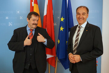 Landesrat Dr. Leonhard Schneemann mit Werner Gruber, Forschungskoordinator des Burgenlandes