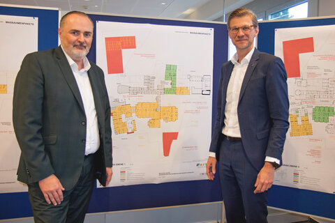 Archivbild: Landeshauptmann Mag. Hans Peter Doskozil und der Geschäftsführer des Krankenhauses der Barmherzigen Brüder Eisenstadt GmbH, Robert Maurer, MSc MBA, bei der Präsentation der Ausbaupläne des Krankenhauses der Barmherzigen Brüder Eisenstadt im Jänner 2024.