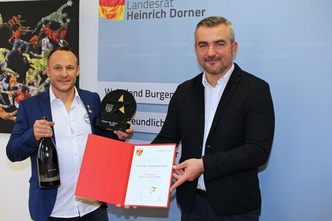 Sportlandesrat Heinrich Dorner und Anton Pinezich, Obmann Sportpool Burgenland, gratulierten Michael Gerdenitsch zum Titel „Trainer des Jahres 2019 im Burgenland“