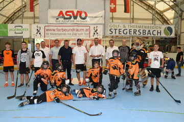 Sportlandesrat Mag. Heinrich Dorner mit dem 1. Vizebürgermeister von Stegersbach, Michael Knopf, dem 2. Vizebürgermeister von Stegersbach, Jürgen Dolesch, ASVÖ Burgenland-Vizepräsident Wolfgang Steflitsch, den ASVÖ-Vorstandsmitgliedern Marin Konrad und Andreas Linzer und der Direktorin der Volksschule Stegersbach, Doris Kottas bei der Eröffnung des Familiensporttages
