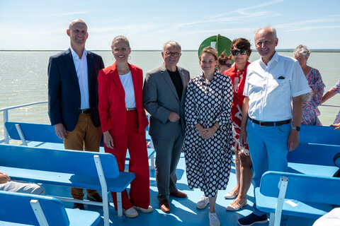 Veranstaltung „Welterbe Ahoi!“ v.l.n.r.: Landesamtsdirektor Ronald Reiter, LH-Stv.in Anja Haider-Wallner, LH a.D. Hans Niessl, Welterbemanagerin AUT Lina Jires-Karner, Welterbemanagerin HUN Csilla Sütő & Obmann Bgm. Erwin Preiner