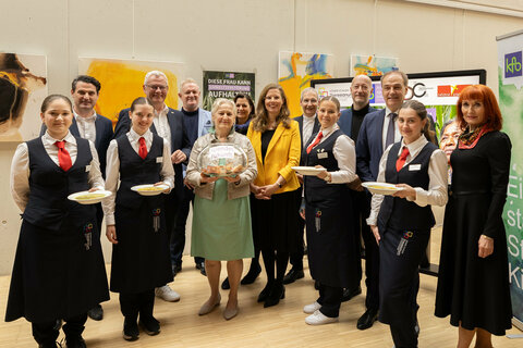 Die Katholische Frauenbewegung der Diözese Eisenstadt und Bürgermeister Mag. Thomas Steiner luden am Freitag zum Benefiz-Suppenessen ins Eisenstädter Rathaus.