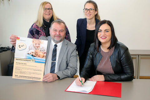 Tierschutzlandesrätin Astrid Eisenkopf präsentierte mit Thomas Neudecker, Präsident der Österr. Tierärztekammer Landesstelle Burgenland, den neuen Heimtiernotdienst