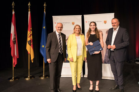 Landeshauptmann Hans Peter Doskozil, Landesrätin Daniela Winkler und Bildungsdirektor Heinz Josef Zitz beglückwünschten persönlich die erfolgreichen Maturantinnen und Maturanten