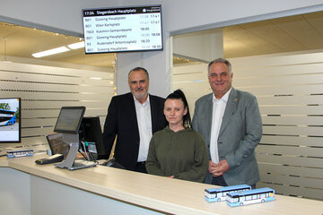 Landeshauptmann Hans Peter Doskozil und VBB-Geschäftsführer Wolfgang Werderits bei der Eröffnung des Ticketshops im Pinkacenter in Oberwart