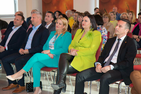 Die Organisatoren Christoph Windisch und Manuel Sulyok, Landesrätin Mag.a (FH) Daniela Winkler, Landeshauptmann-Stellvertreterin Mag.a Astrid Eisenkopf und Landtagspräsident Robert Hergovich.