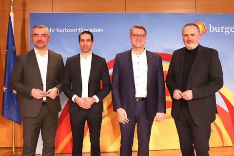 Landeshauptmann Mag. Hans Peter Doskozil (rechts im Bild) und Landesrat Mag. Heinrich Dorner (links im Bild) bei der Präsentation des Antiteuerungs-Pakets im Bereich Wohnen und Energie