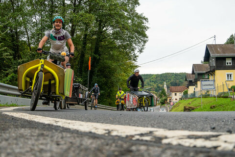 Fünf Lastenräder und sechs eBikes überquerten den Geschriebenstein