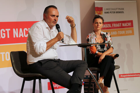Landeshauptmann Hans Peter Doskozil stellte sich im Forsthaus in Hornstein den Fragen aus dem Publikum.