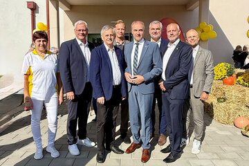 Soziallandesrat Dr. Leonhard Schneemann, Infrastrukturlandesrat Mag. Heinrich Dorner, Hilfswerk-Burgenland-Präsident LAbg. Mag. Thomas Steiner und Bürgermeister Herbert Schedl bei der Eröffnung des Pflegestützpunktes Mannersdorf an der Rabnitz.