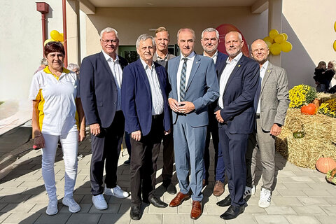 Soziallandesrat Dr. Leonhard Schneemann, Infrastrukturlandesrat Mag. Heinrich Dorner, Hilfswerk-Burgenland-Präsident LAbg. Mag. Thomas Steiner und Bürgermeister Herbert Schedl bei der Eröffnung des Pflegestützpunktes Mannersdorf an der Rabnitz.