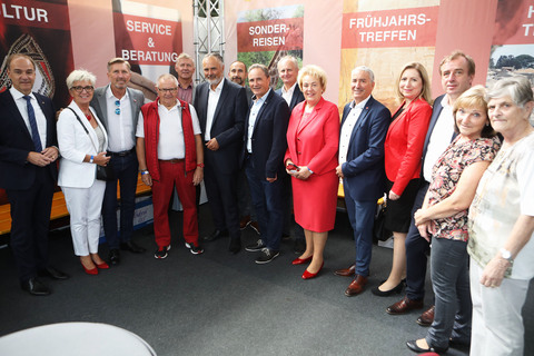 Zu Besuch beim Stand des Pensionistenverbandes Burgenland: Landeshauptmann Hans Peter Doskozil, Landesrat Dr. Leonhard Schneemann sowie Landtagspräsidentin Verena Dunst und PVÖ-Landespräsident Helmut Bieler