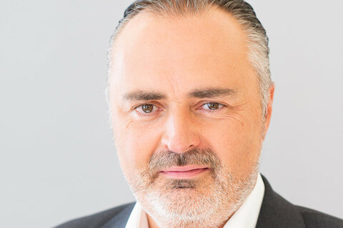 Landeshauptmann Doskozil gratuliert Heinz Janisch zum Hans-Christian-Andersen-Preis 2024