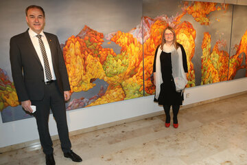 Landesrat Dr. Leonhard Schneemann mit Künstlerin Lucja Radwan (v.l.)