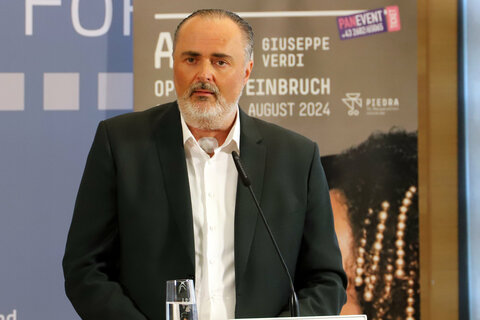 Landeshauptmann Hans Peter Doskozil bei der Pressekonferenz „Oper im Steinbruch: Esterhazy und Land Burgenland verstärken Kooperation“.