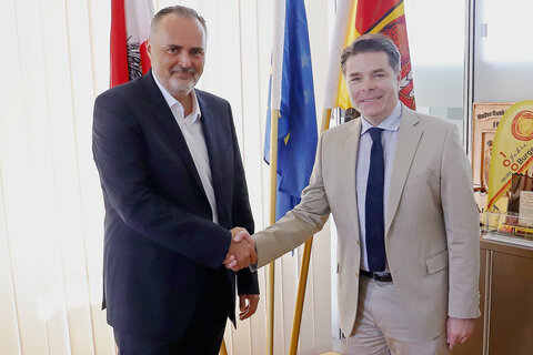 Landeshauptmann Hans Peter Doskozil begrüßte den Slowenischen Botschafter Aleksander Geržina (v.l.) in seinem Büro.