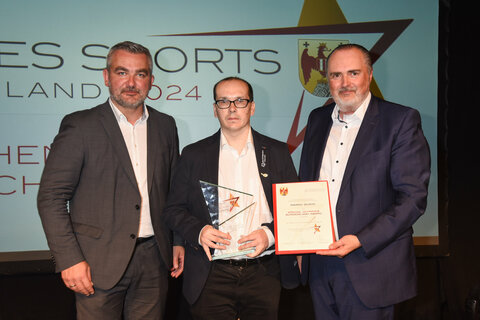„Special Olympics Burgenland Award“: Landeshauptmann Hans Peter Doskozil und Sportlandesrat Heinrich Dorner mit Mario Dukic