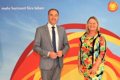 Arbeitsmarkt-, Wirtschafts- und Soziallandesrat Dr. Leonhard Schneemann und AMS Burgenland-Landesgeschäftsführerin Mag.a Helene Sengstbratl präsentierten die neue Arbeitsmarktmaßnahme „2. Chance“ für Langzeitarbeitslose;