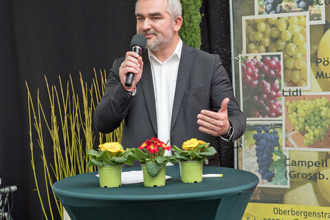 Landesrat Mag. Heinrich Dorner eröffnete im Zuge seiner Ansprache die 33. Baumesse offiziell.